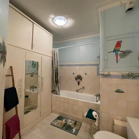 Appartement Grand Avec Balcon Au Cœur D'aix-les-bains - Fr-1-555-87 *
