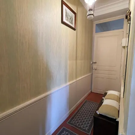 Grand Avec Balcon Au Cœur D'aix-les-bains - Fr-1-555-87 *